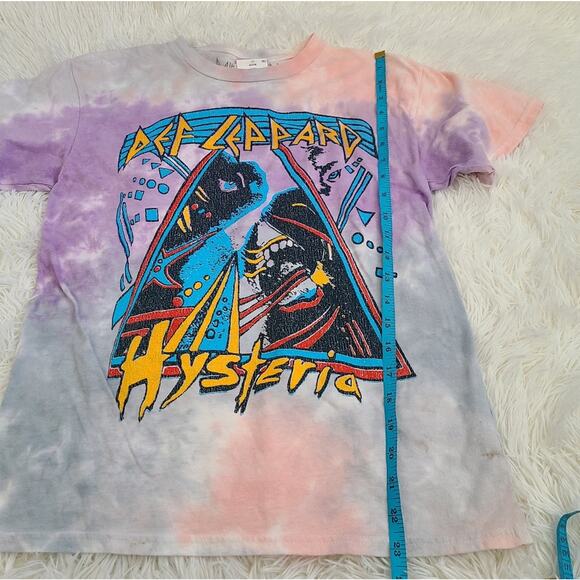NWT Def Leppard NWT Pink Tie Dye Hysteria Graphic Band Tee Small - Picture 8 of 10